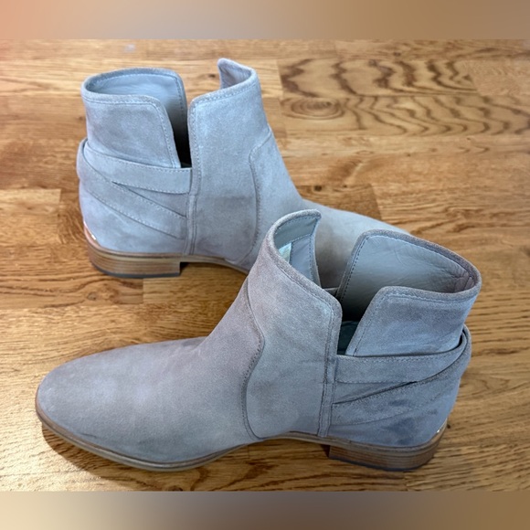 MK by Michael Kors Salem Tan Suede and Leather Ankle Booties Size 7.5. - Picture 4 of 14